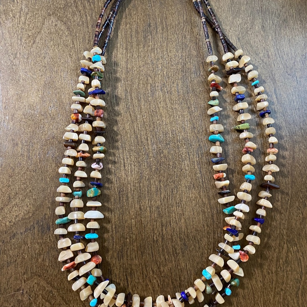 Beautiful Santo Domingo Pueblo Native handmade necklace